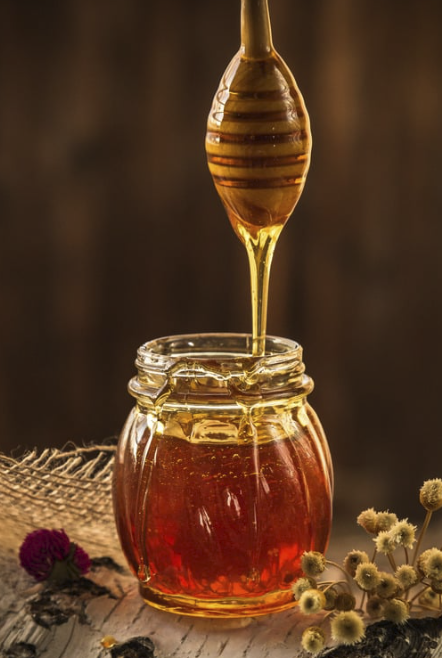 Naturopathe à Fouesnant expliquant comment le miel dans la tisane bloque le nettoyage du tube digestif